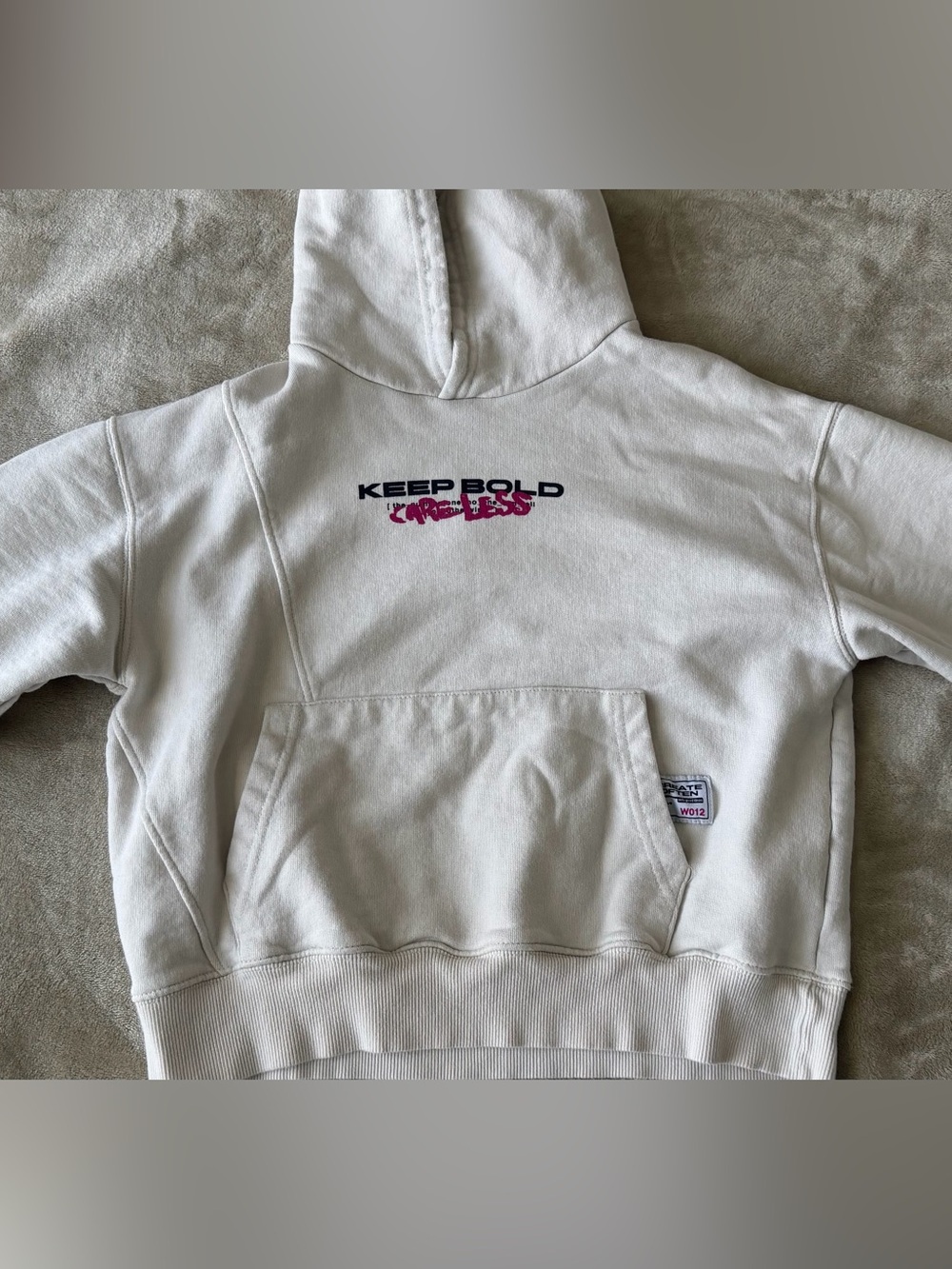 Zara White Hoodie with 'KEEP BOLD' Graphic and Pink Accent